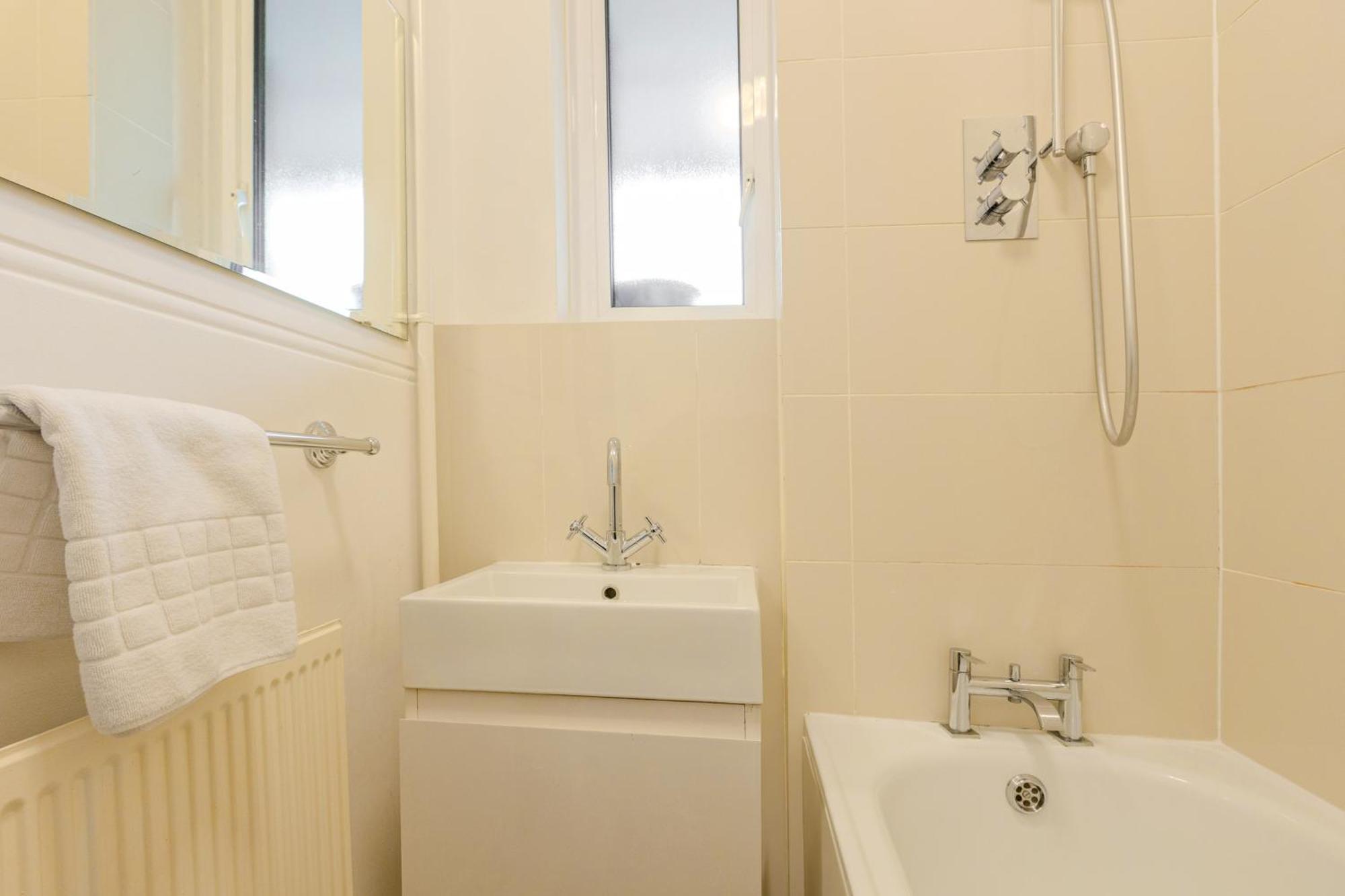 Bright Modern 1 Bedroom Flat, 5 Min To Vauxhall St Лондон Экстерьер фото
